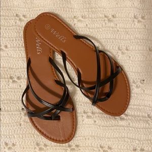 Women’s crisscross flats